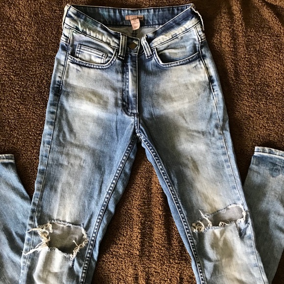 H&M High Waisted Washed Out Skinny leg Jeans - Picture 3 of 5